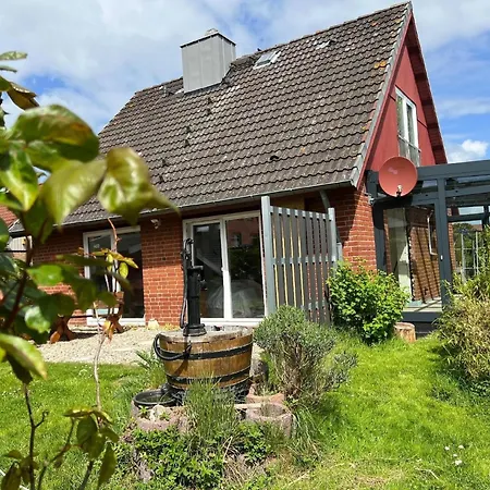 Ostsee- Schleioase -grosser Garten Umzaeunt-hunde-baby-kajak